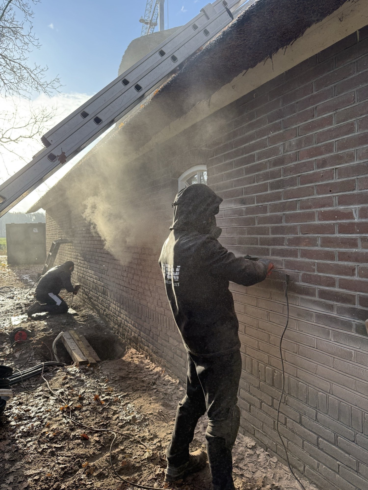 Team JDV aan het werk met slijptollen